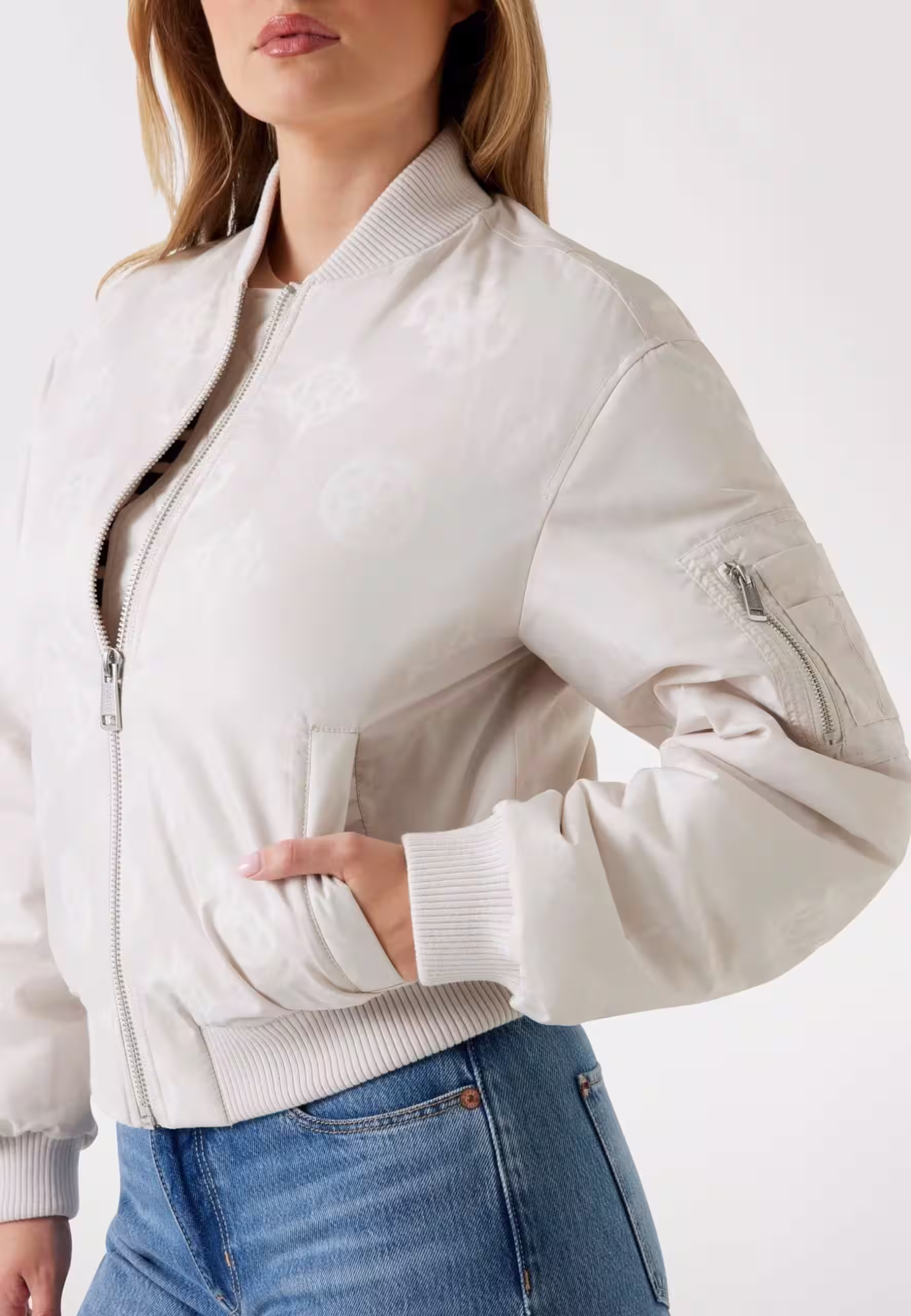 Jacket off-white logo